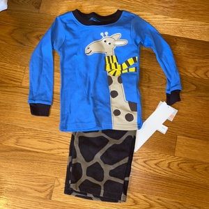 Carter’s 2pc Boy’s Pajamas Set 🦒 2T